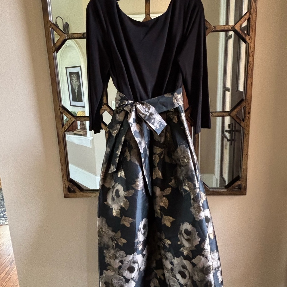 Jessica Howard Black and Gold Floral Midi Dress